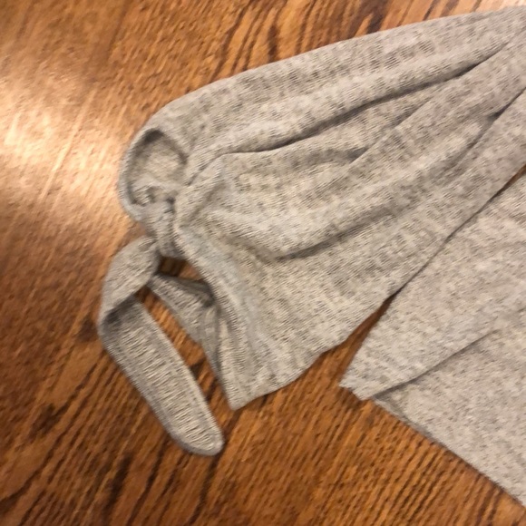 Honey Punch off the shoulder long sleeve gray sweater size small - Picture 4 of 6
